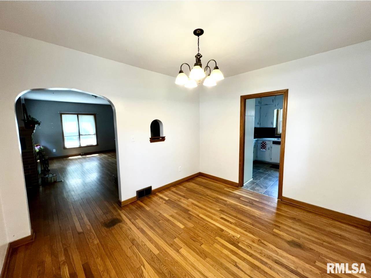 101 North Ridge Street, Cambridge, IL 61238