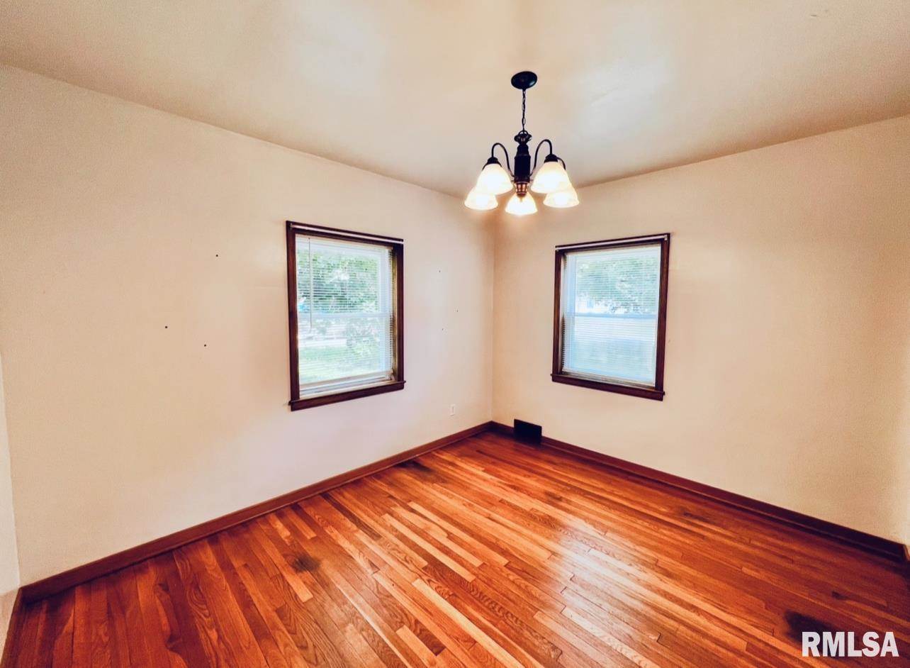 101 North Ridge Street, Cambridge, IL 61238