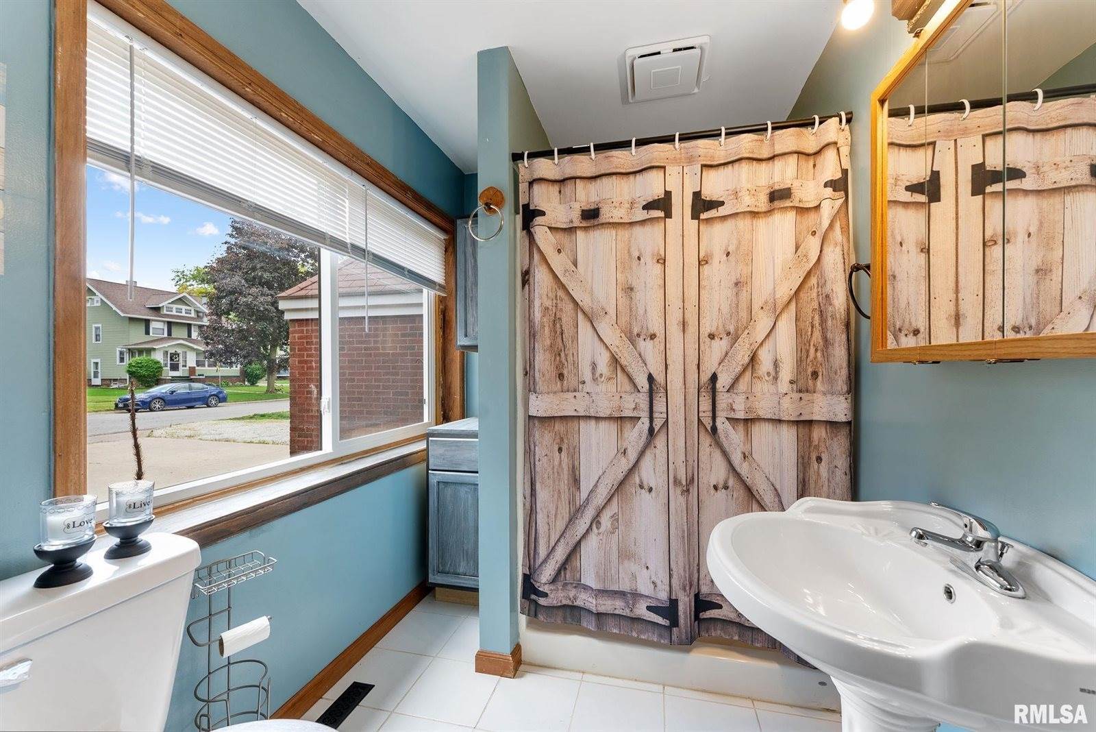 101 North Ridge Street, Cambridge, IL 61238