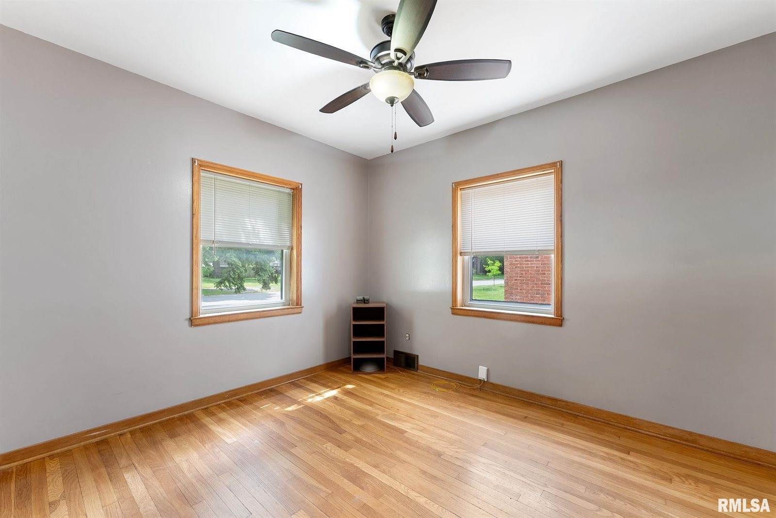 101 North Ridge Street, Cambridge, IL 61238