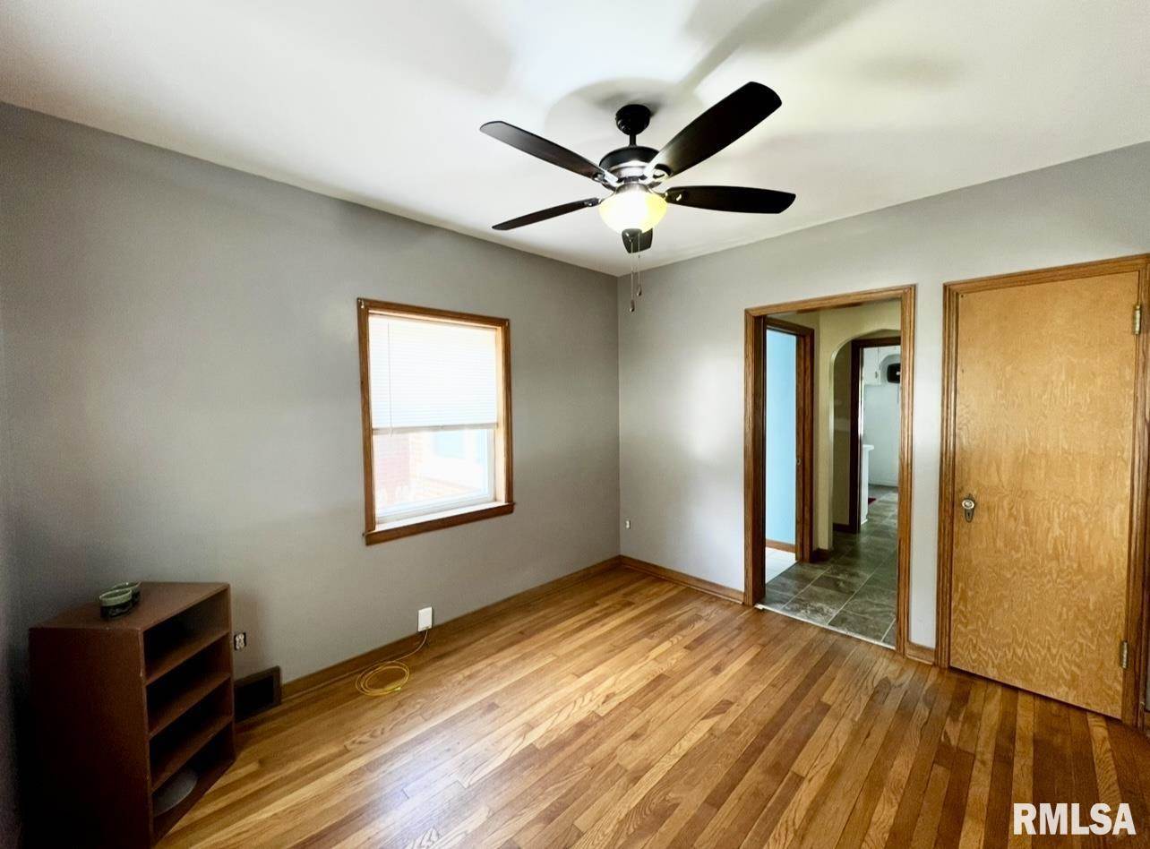 101 North Ridge Street, Cambridge, IL 61238