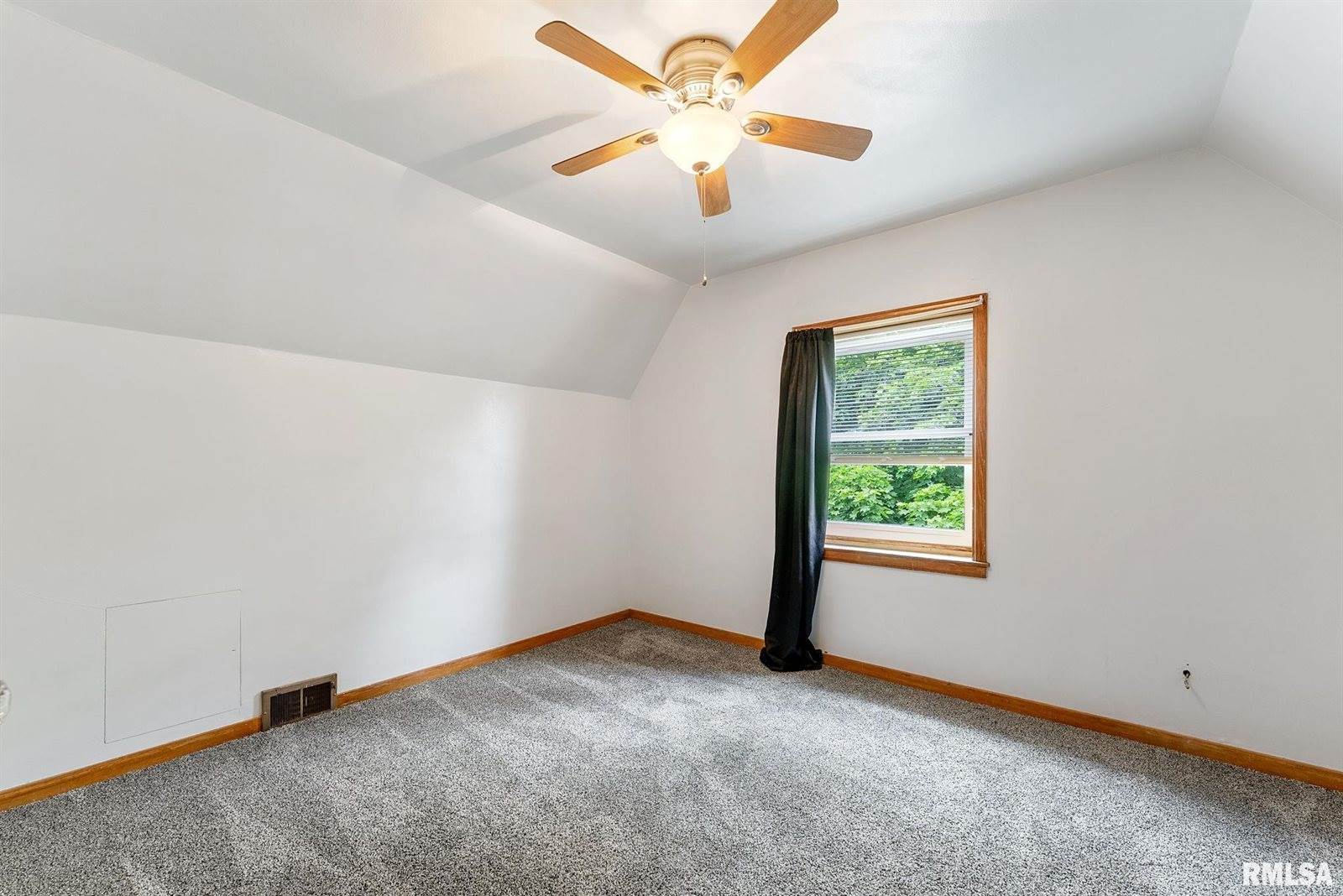 101 North Ridge Street, Cambridge, IL 61238