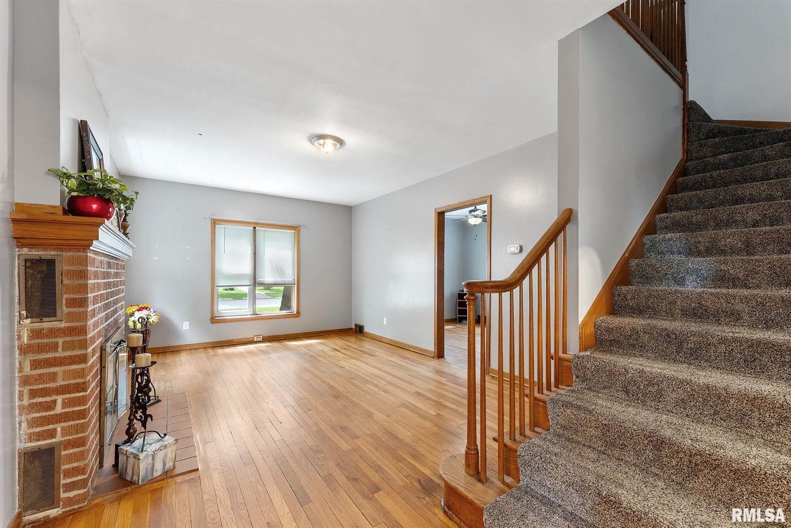 101 North Ridge Street, Cambridge, IL 61238