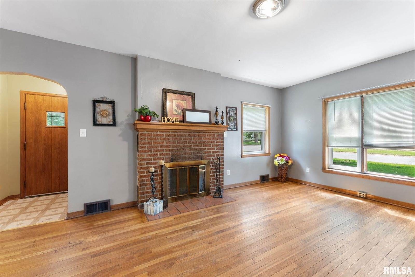 101 North Ridge Street, Cambridge, IL 61238