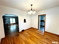 101 North Ridge Street, Cambridge, IL 61238