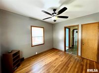 101 North Ridge Street, Cambridge, IL 61238