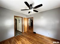 101 North Ridge Street, Cambridge, IL 61238