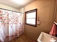 101 North Ridge Street, Cambridge, IL 61238