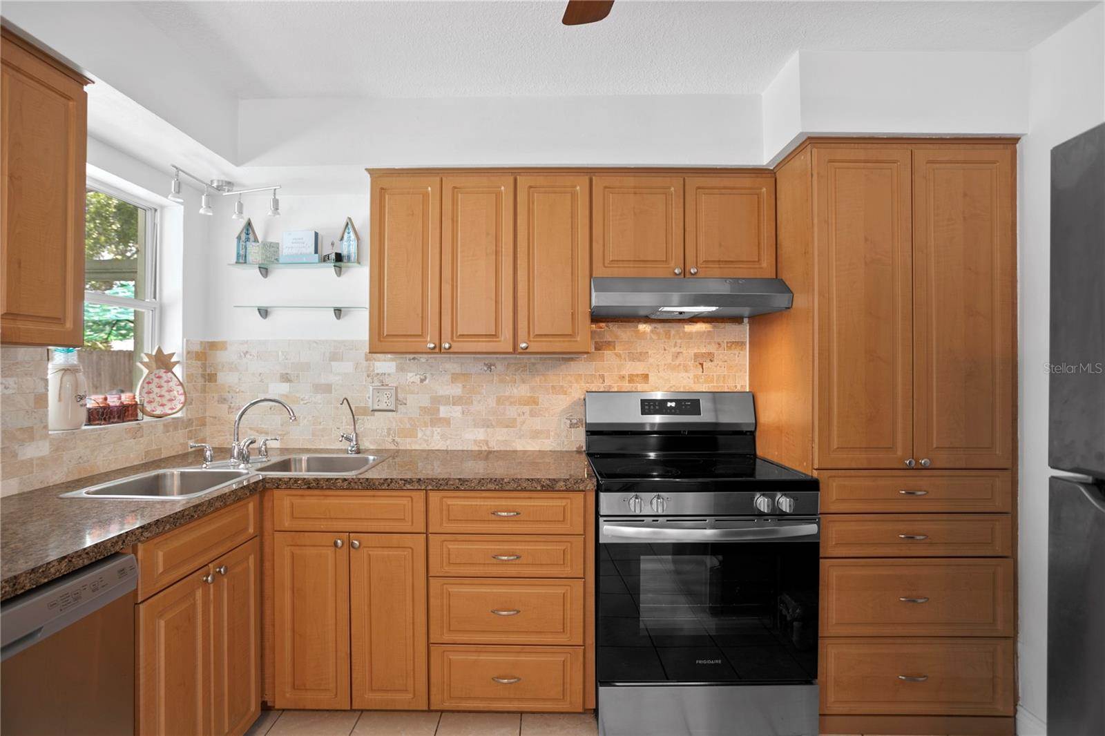 10442 Cirimoya Lane, Seminole, FL 33772