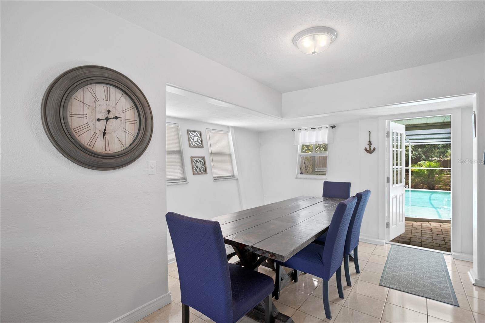 10442 Cirimoya Lane, Seminole, FL 33772