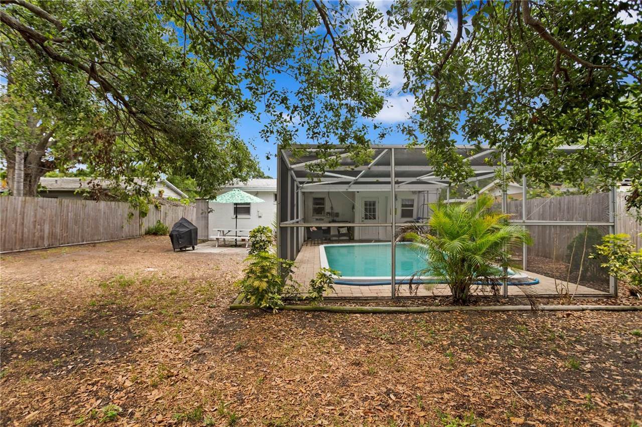 10442 Cirimoya Lane, Seminole, FL 33772