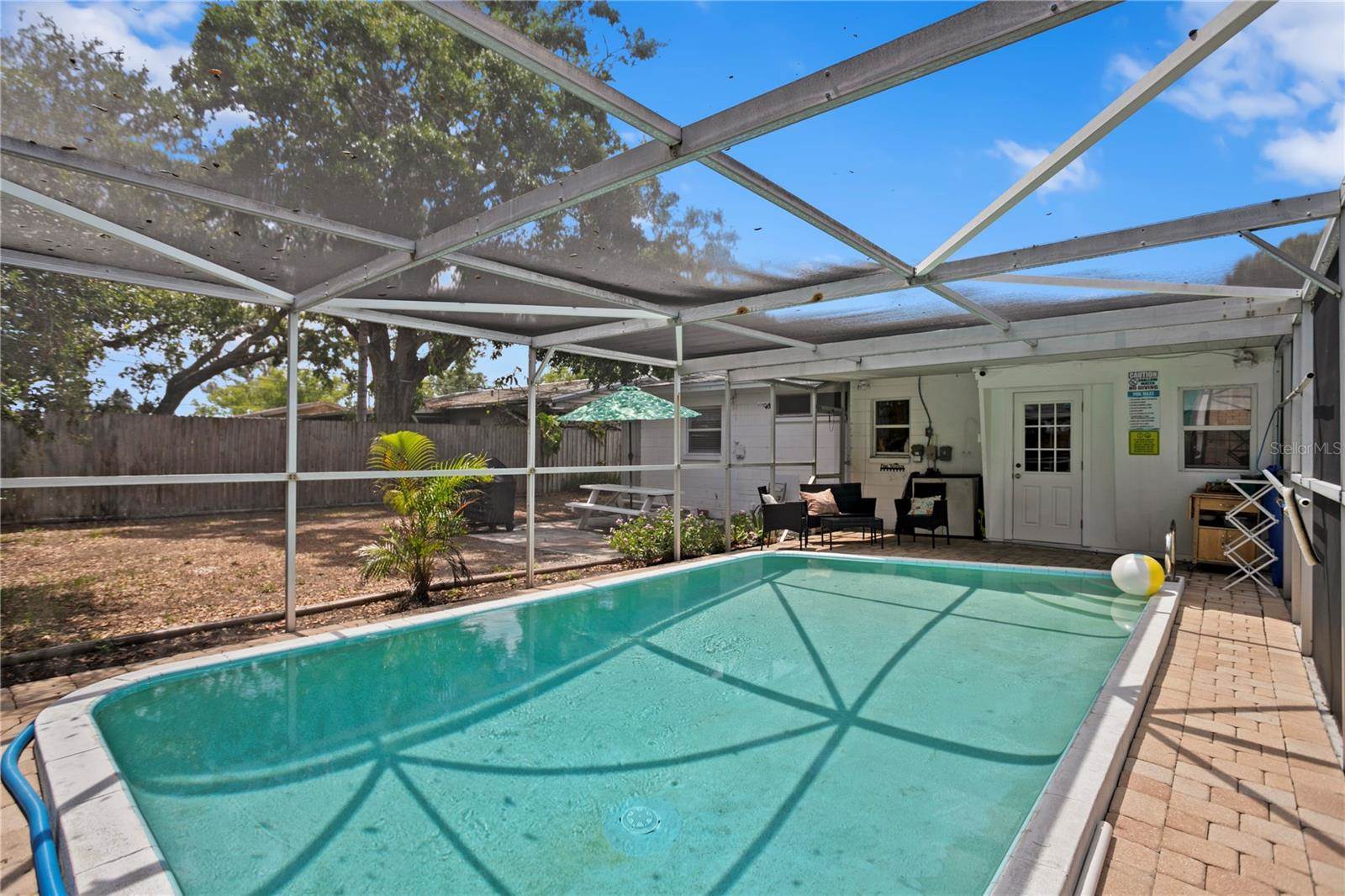 10442 Cirimoya Lane, Seminole, FL 33772