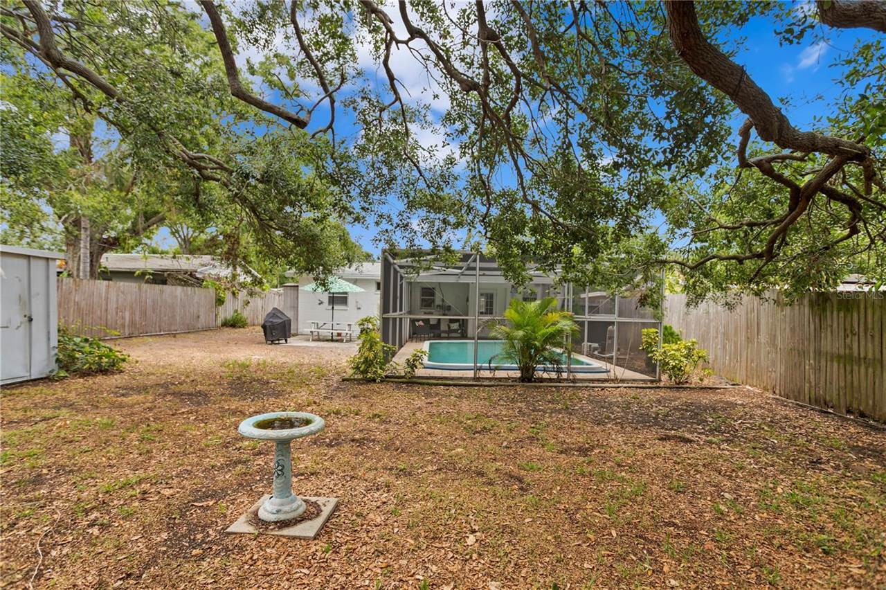 10442 Cirimoya Lane, Seminole, FL 33772