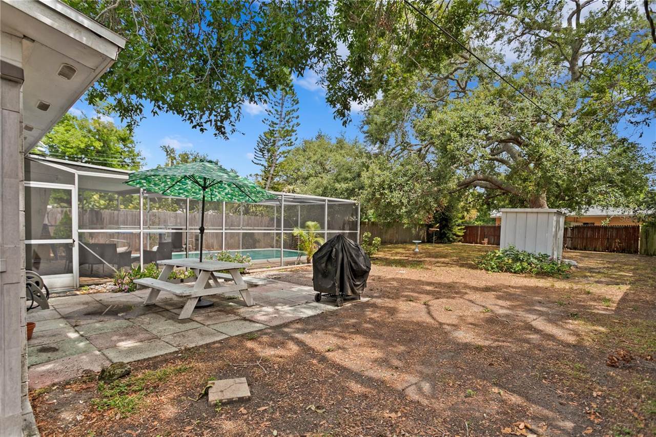 10442 Cirimoya Lane, Seminole, FL 33772