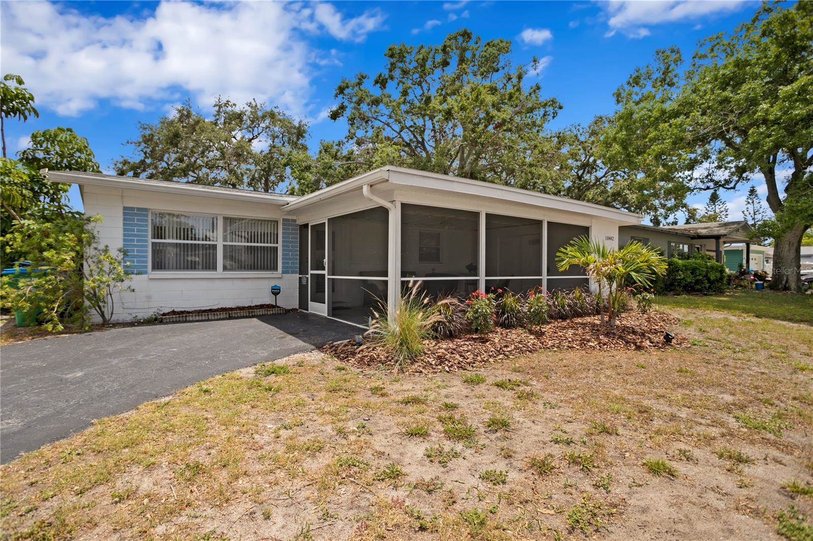 10442 Cirimoya Lane, Seminole, FL 33772