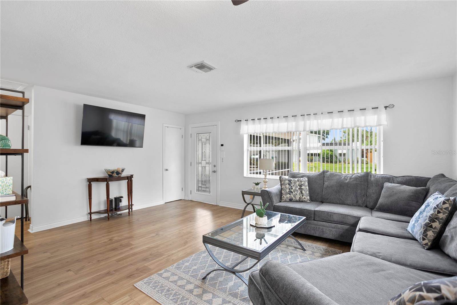 10442 Cirimoya Lane, Seminole, FL 33772