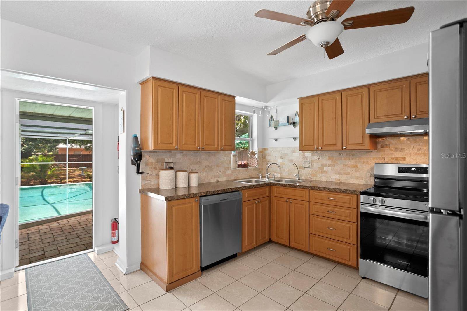 10442 Cirimoya Lane, Seminole, FL 33772