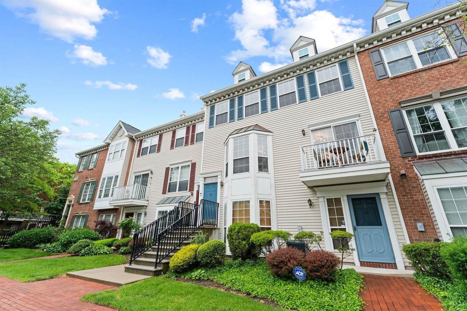 4 Persimmon Ct, Jersey City, NJ 07305