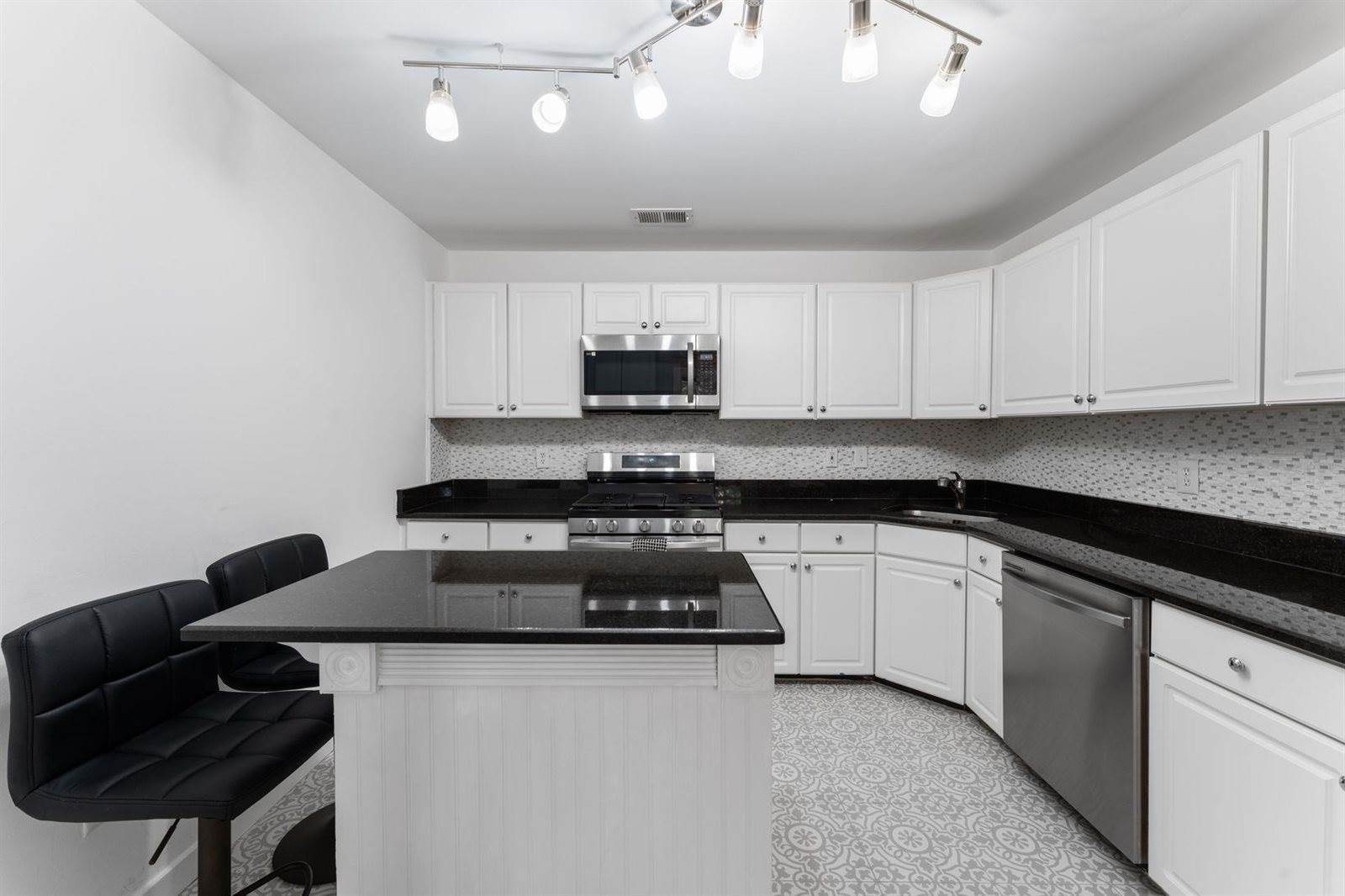 4 Persimmon Ct, Jersey City, NJ 07305