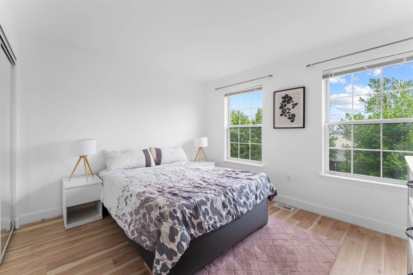 4 Persimmon Ct, Jersey City, NJ 07305