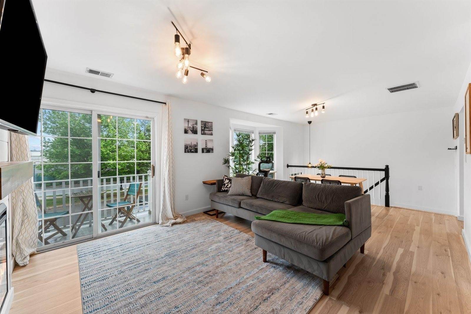 4 Persimmon Ct, Jersey City, NJ 07305