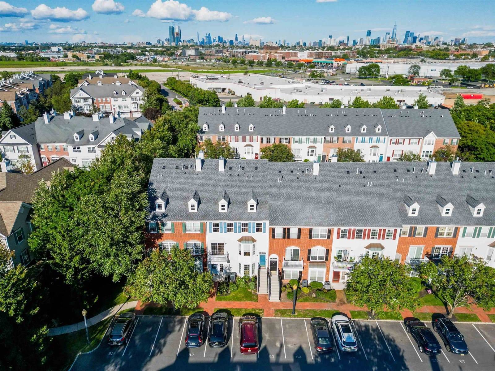 4 Persimmon Ct, Jersey City, NJ 07305