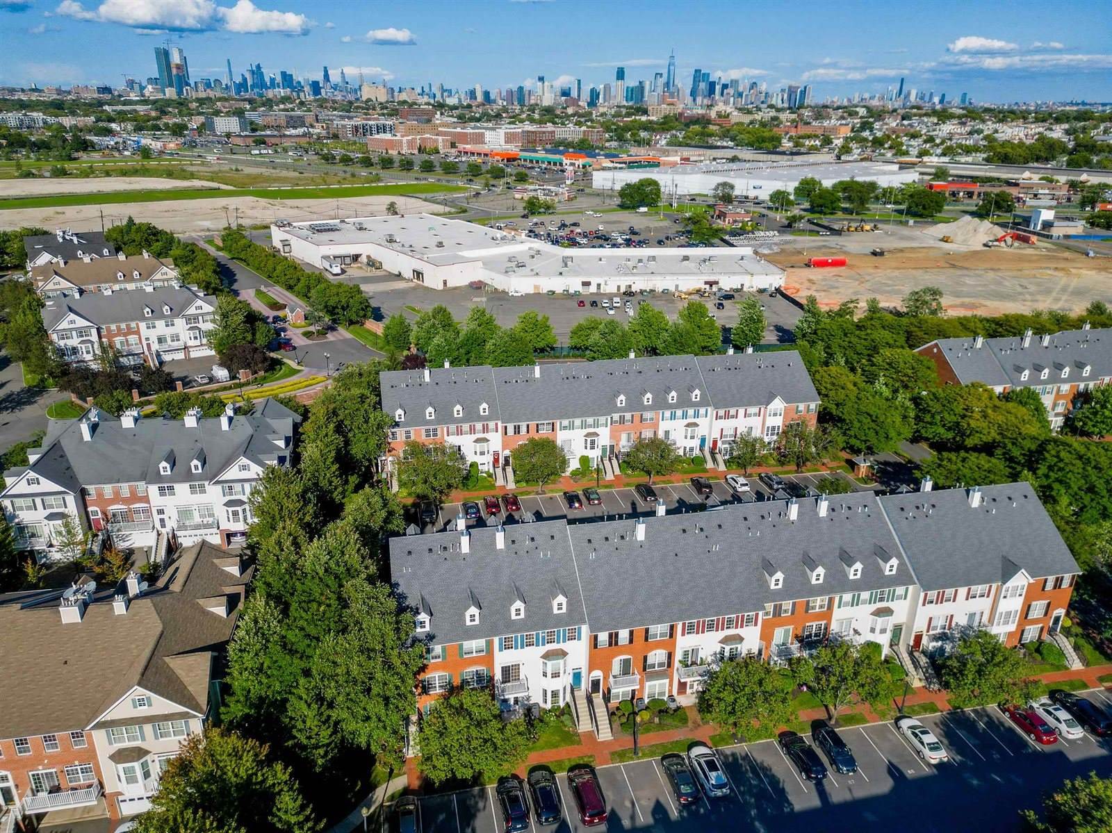 4 Persimmon Ct, Jersey City, NJ 07305