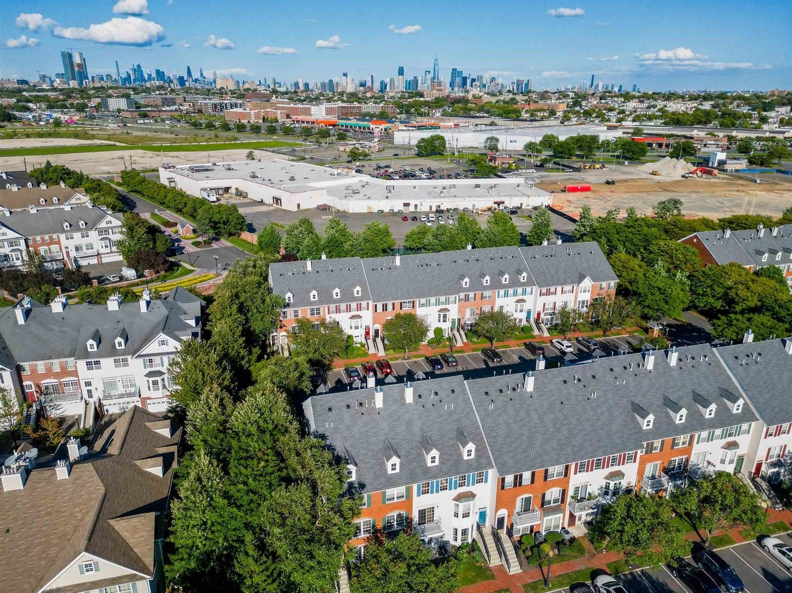 4 Persimmon Ct, Jersey City, NJ 07305