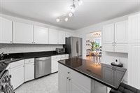 4 Persimmon Ct, Jersey City, NJ 07305