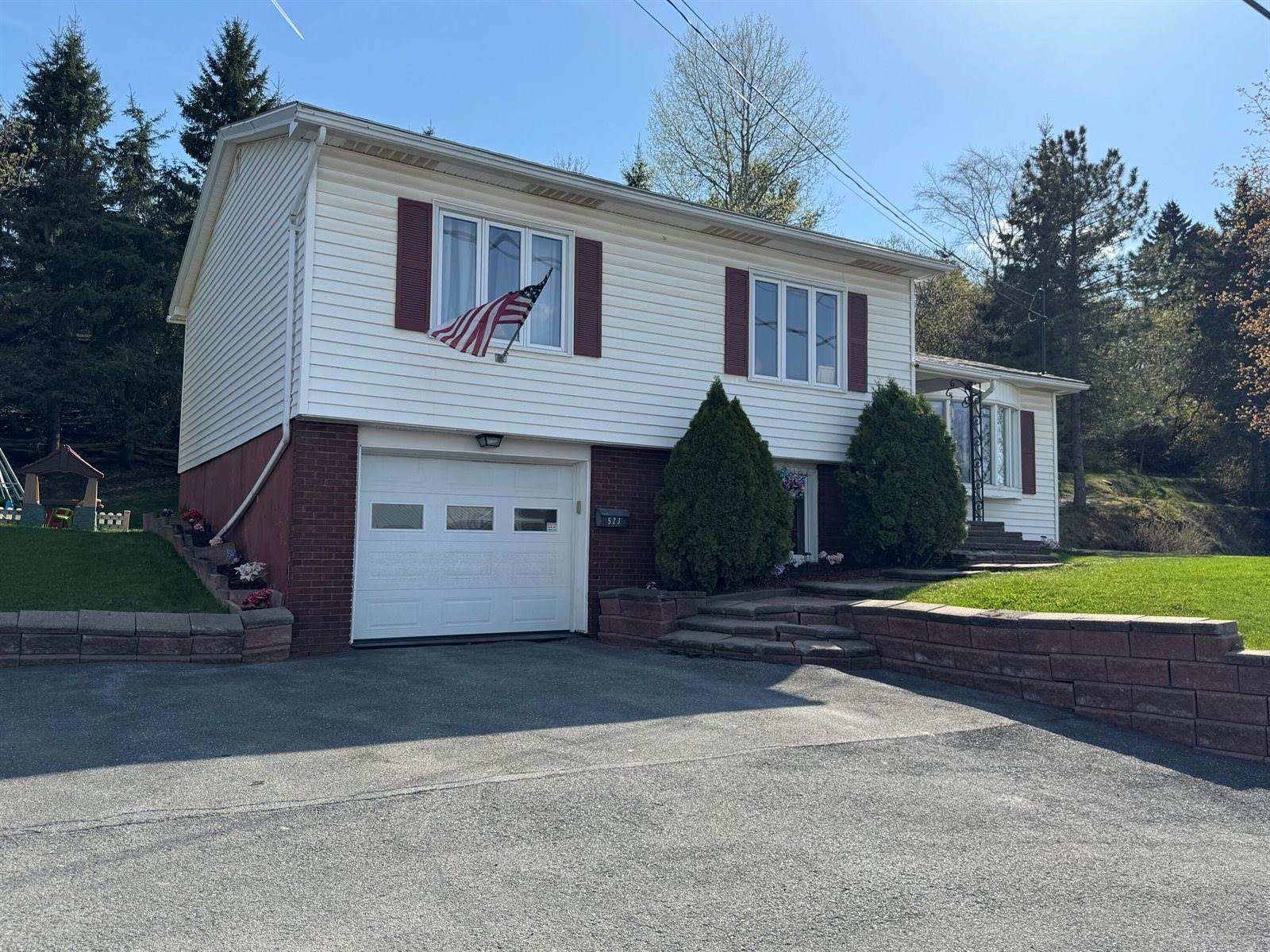 523 Main Street, Madawaska, ME 04756