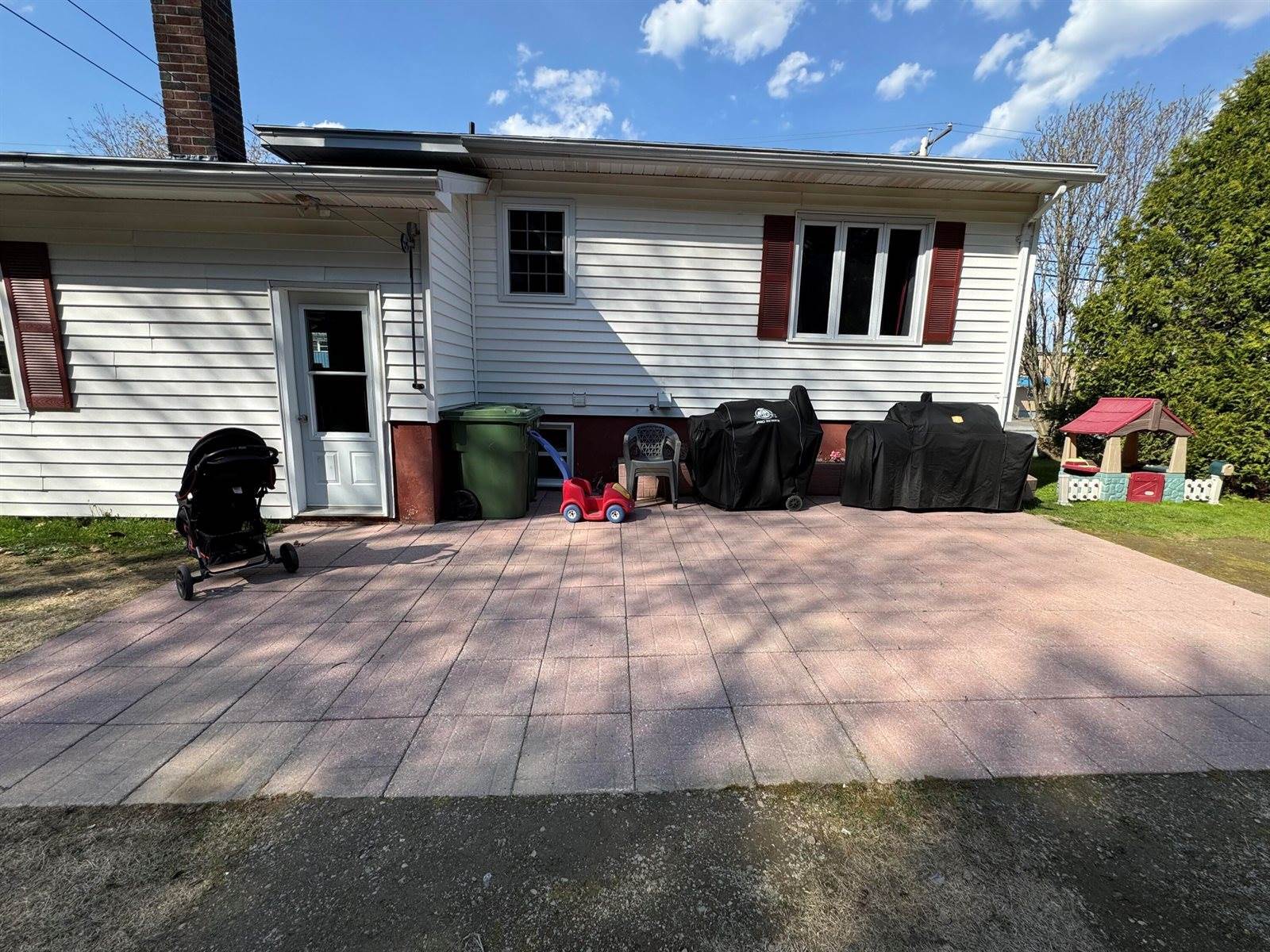 523 Main Street, Madawaska, ME 04756