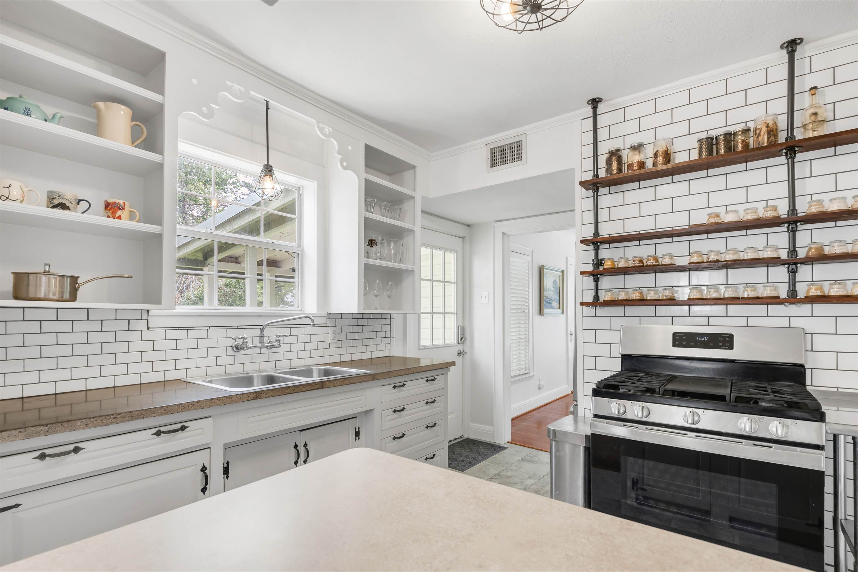 1206 East 28th Street, Bryan, TX 77803