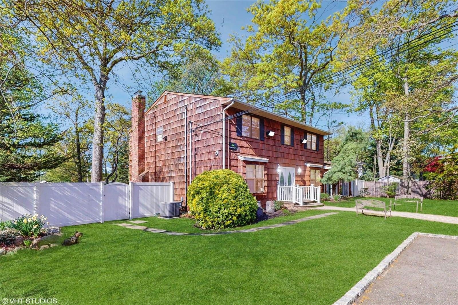 318 Veterans Memorial Highway, Smithtown, NY 11725