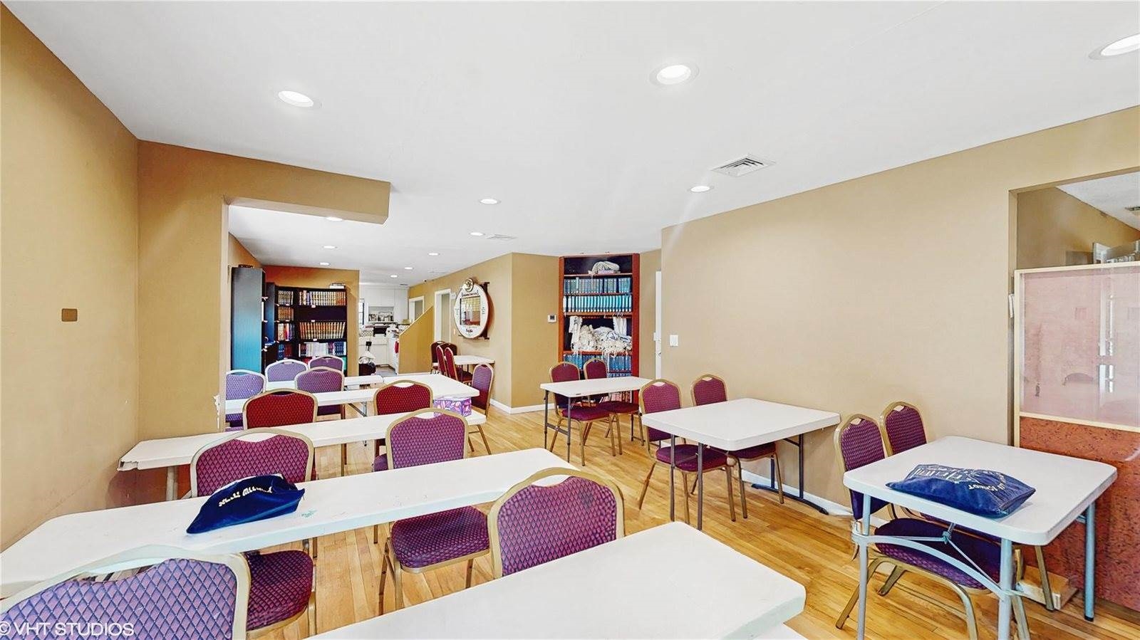 318 Veterans Memorial Highway, Smithtown, NY 11725