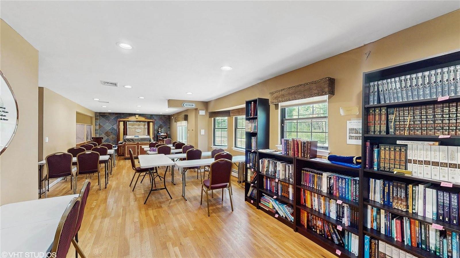 318 Veterans Memorial Highway, Smithtown, NY 11725