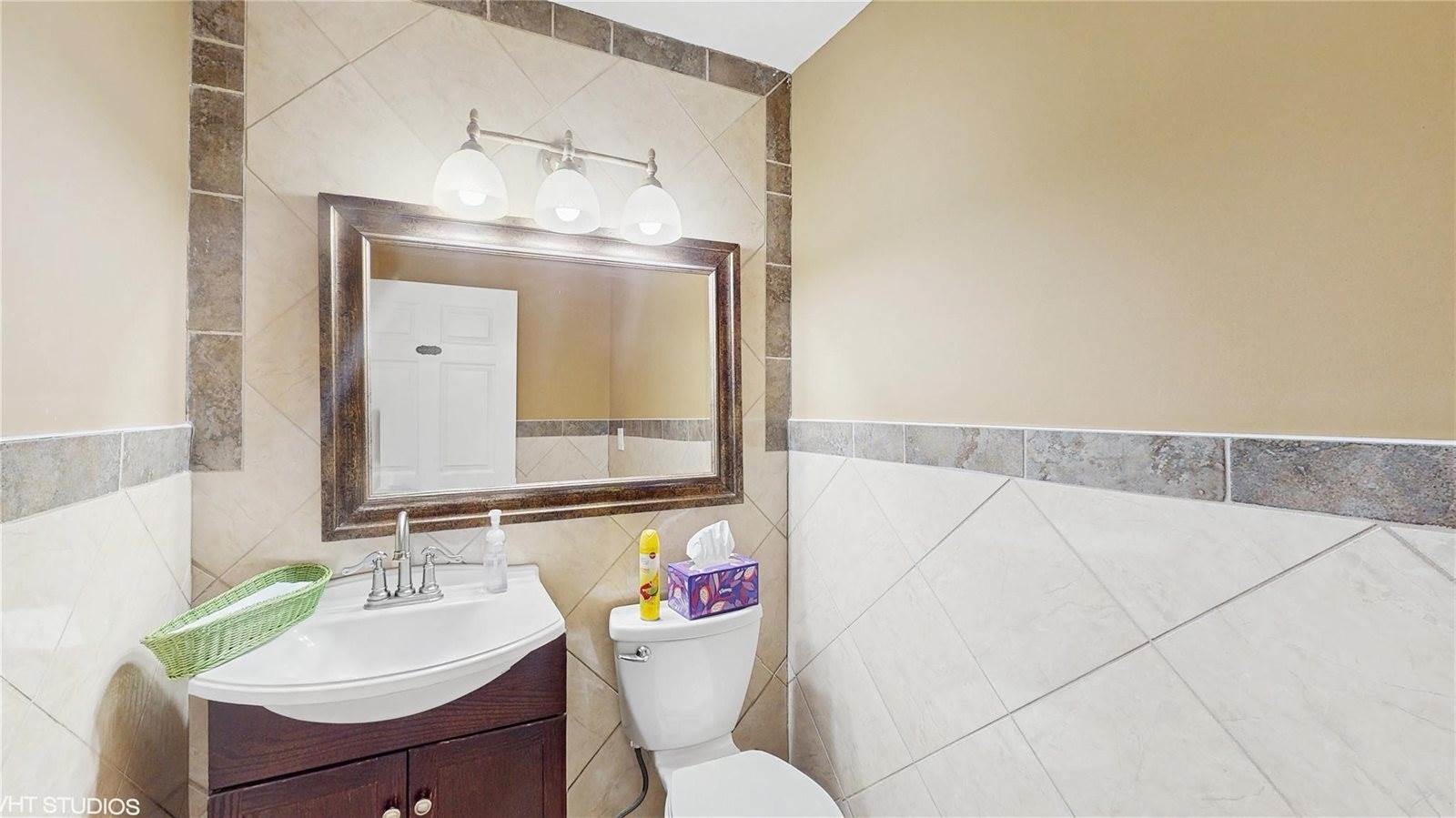 318 Veterans Memorial Highway, Smithtown, NY 11725