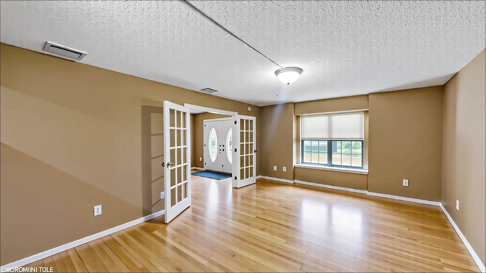 318 Veterans Memorial Highway, Smithtown, NY 11725