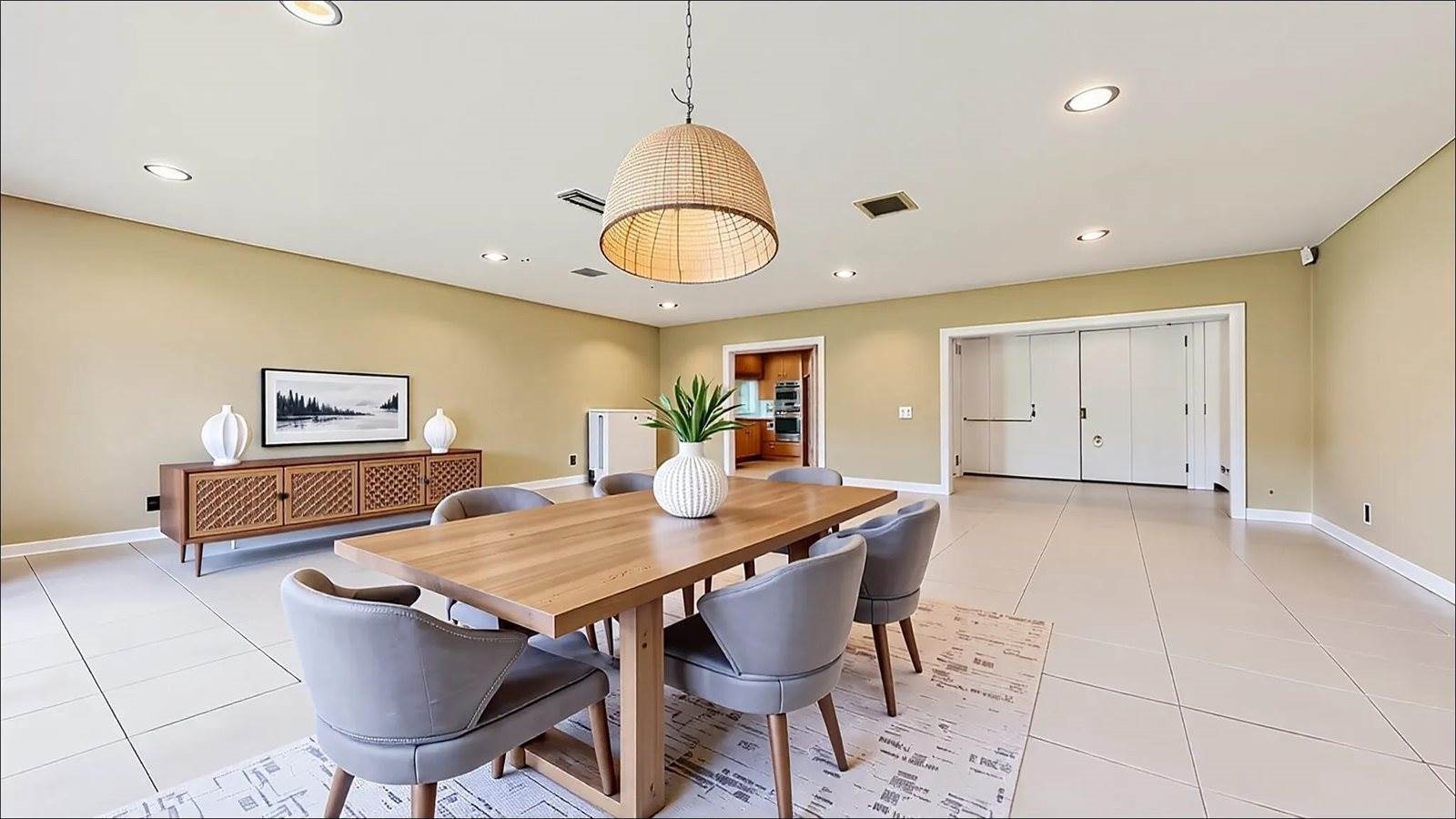 318 Veterans Memorial Highway, Smithtown, NY 11725