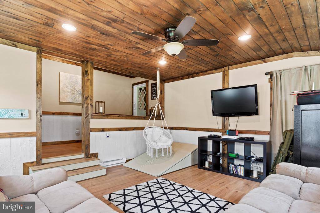 667 Bridgeport Road, Landisburg, PA 17040