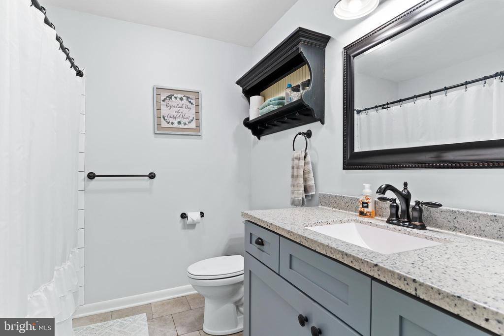 667 Bridgeport Road, Landisburg, PA 17040