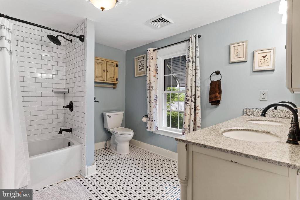 667 Bridgeport Road, Landisburg, PA 17040