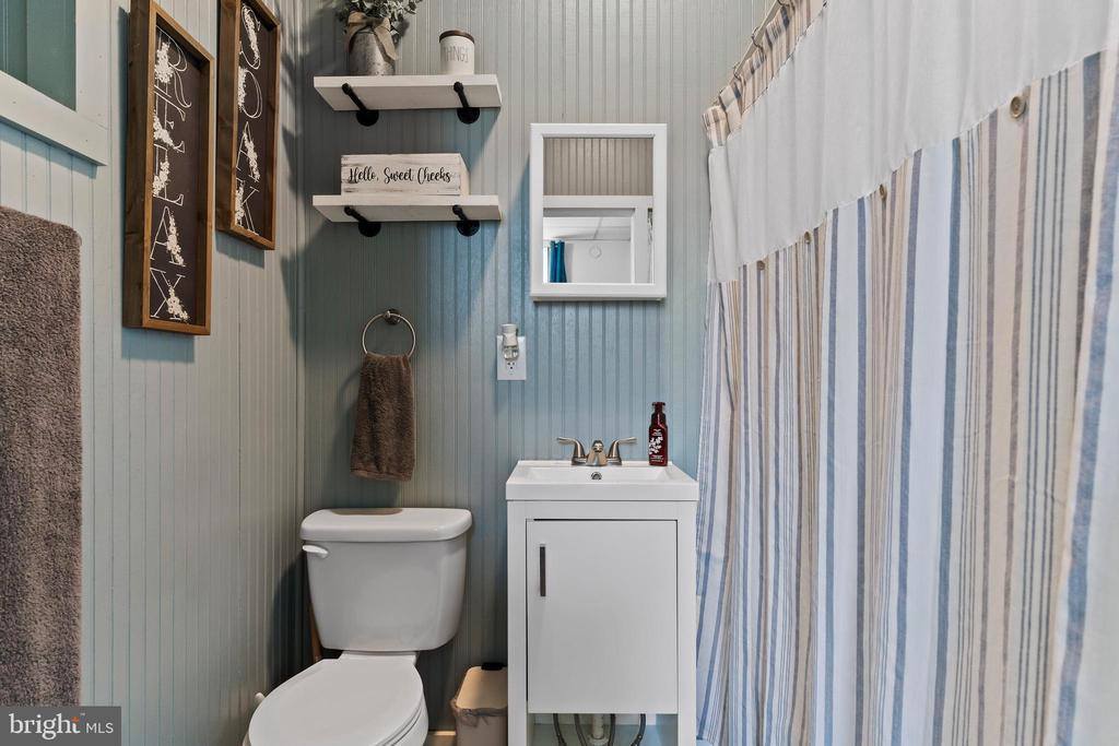 667 Bridgeport Road, Landisburg, PA 17040