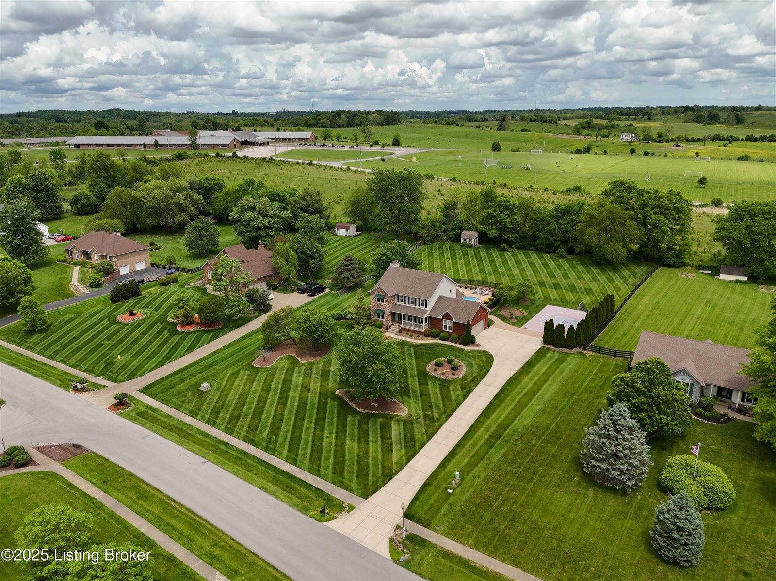 4717 Northridge Dr, Crestwood, KY 40014