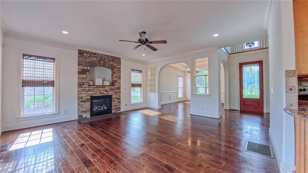 9045 Grove Pines Lane, Kernersville, NC 27284