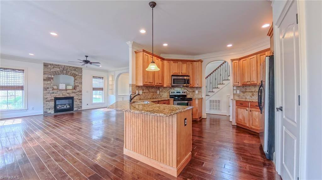 9045 Grove Pines Lane, Kernersville, NC 27284