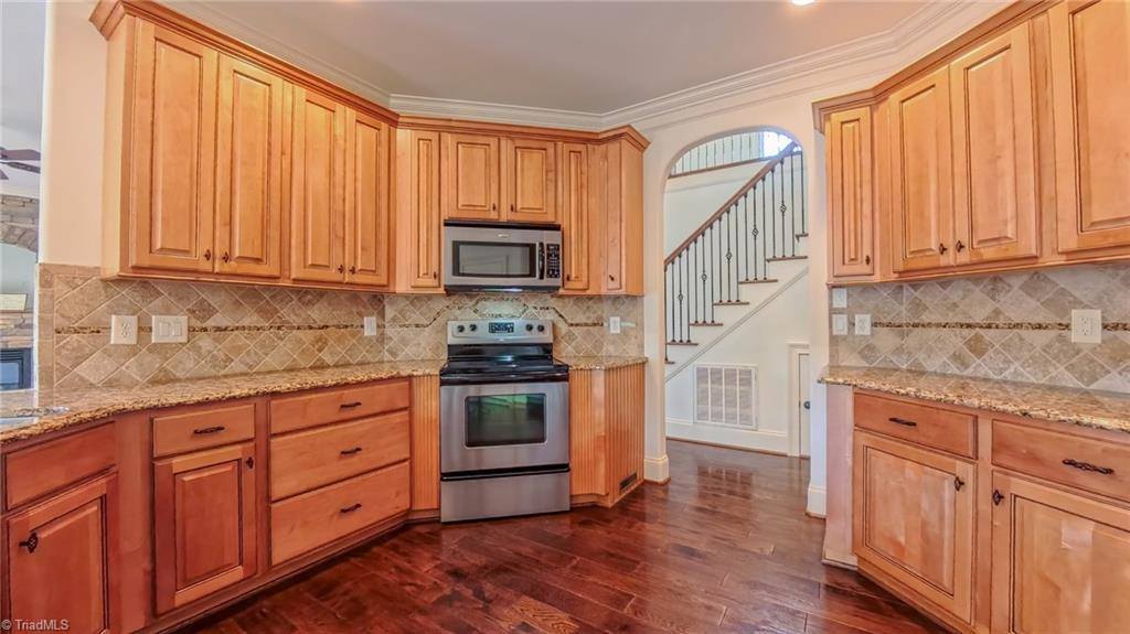 9045 Grove Pines Lane, Kernersville, NC 27284