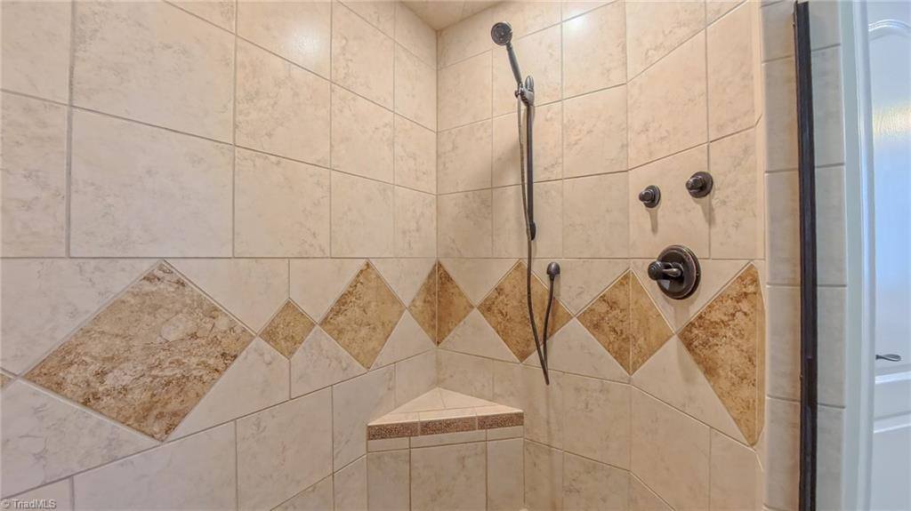 9045 Grove Pines Lane, Kernersville, NC 27284