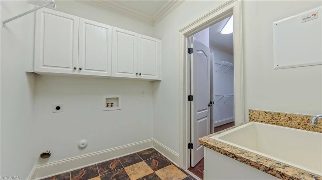 9045 Grove Pines Lane, Kernersville, NC 27284