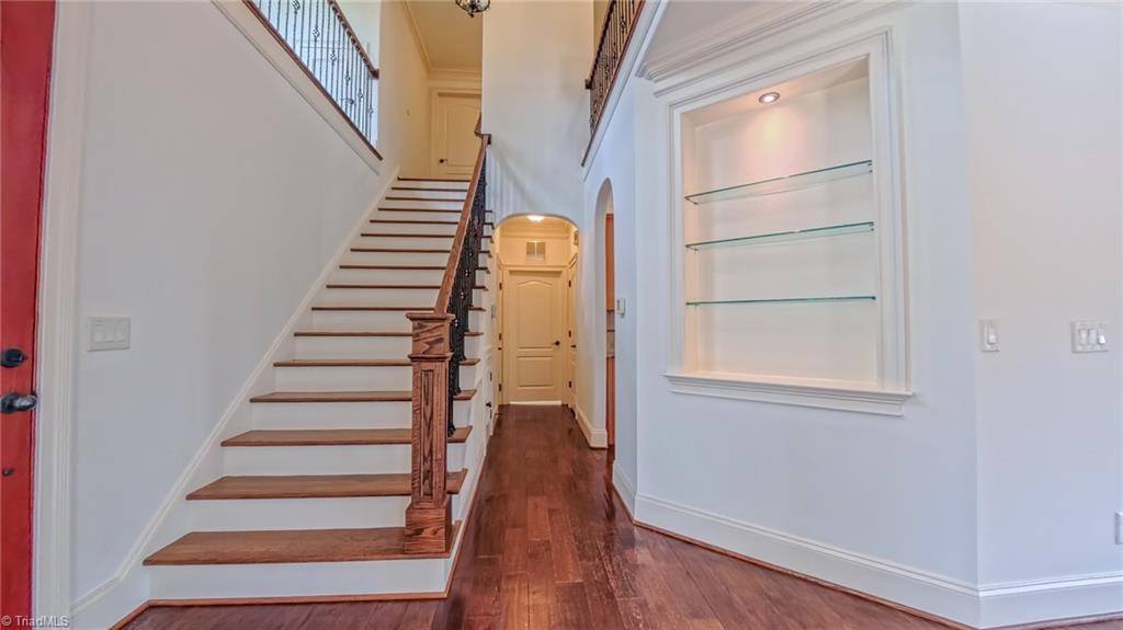 9045 Grove Pines Lane, Kernersville, NC 27284