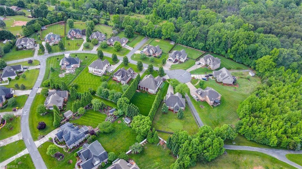 9045 Grove Pines Lane, Kernersville, NC 27284